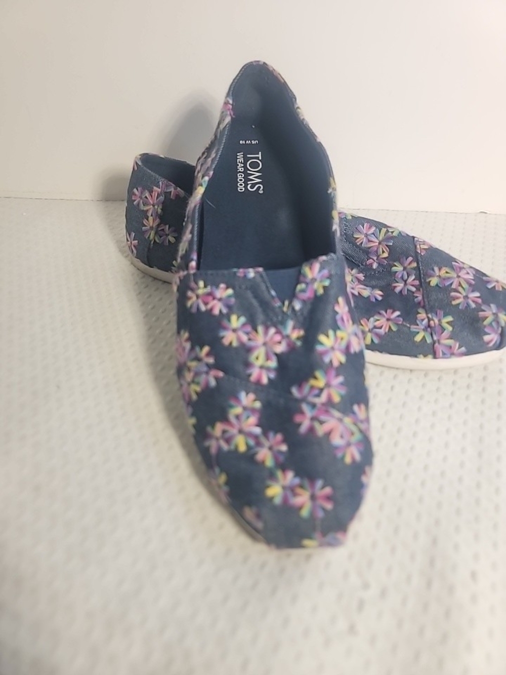 TOMS Women's Navy Floral Slip-On Canvas Shoes
